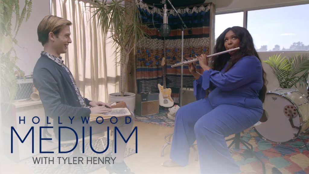 Lizzo Plays Her Cherished Flute for Tyler Henry | Hollywood Medium with Tyler Henry | E! 1